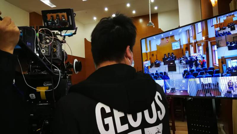 AI生成VS人工创意——梓潼县广告片拍摄公司的技术浪漫主义实践